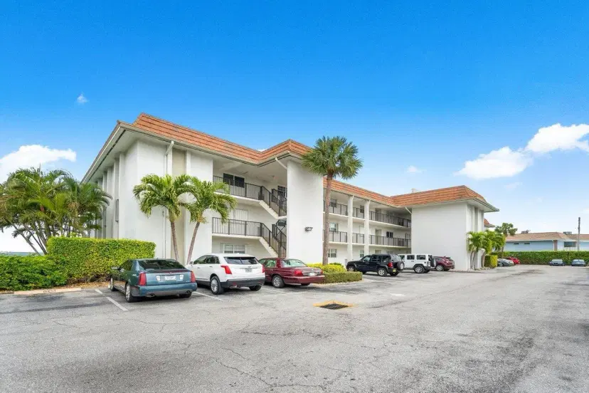Picture of 400 Wilma Circle 301, Riviera Beach FL 33404