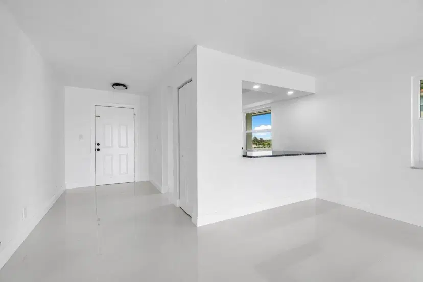 Picture of 400 Wilma Circle 301, Riviera Beach FL 33404