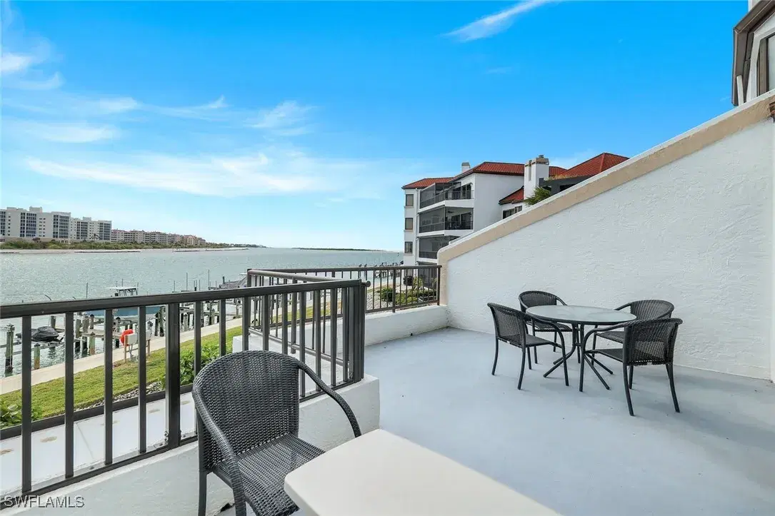 Picture of 210 La Peninsula Blvd 210, Naples, FL 34113
