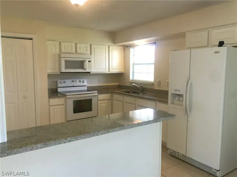 Picture of 3325 Airport Rd N Q1, Naples FL 34105