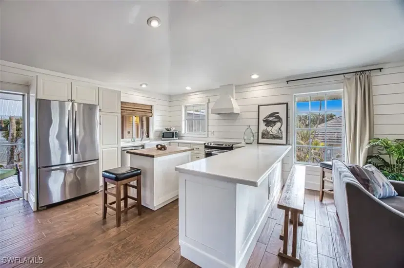 Picture of 220 Palm Lake Dr, Sanibel FL 33957