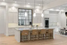 Picture of 460 2Nd Ave N, Naples, FL 34102