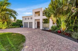Picture of 576 96Th Ave N, Naples, FL 34108