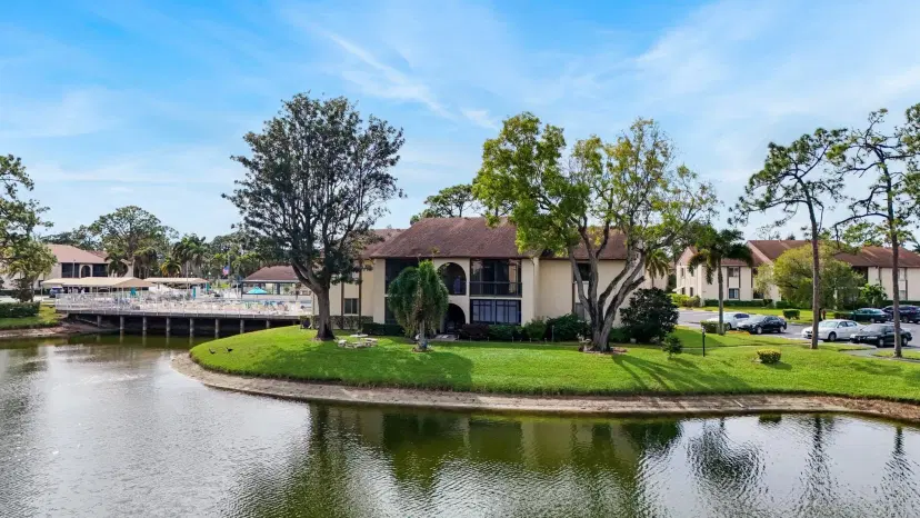 Picture of 332 Knotty Pine Circle C-1, Greenacres FL 33463