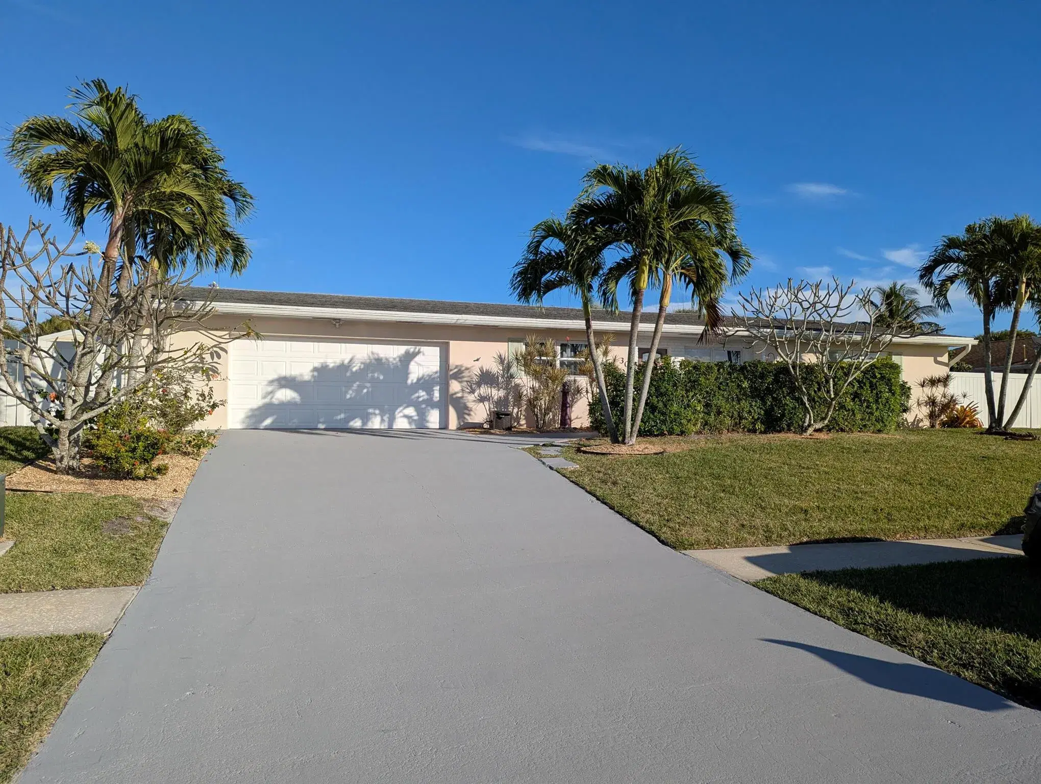 Picture of 305 Circle E, Jupiter, FL 33458