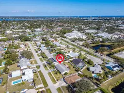 Picture of 305 Circle E, Jupiter, FL 33458
