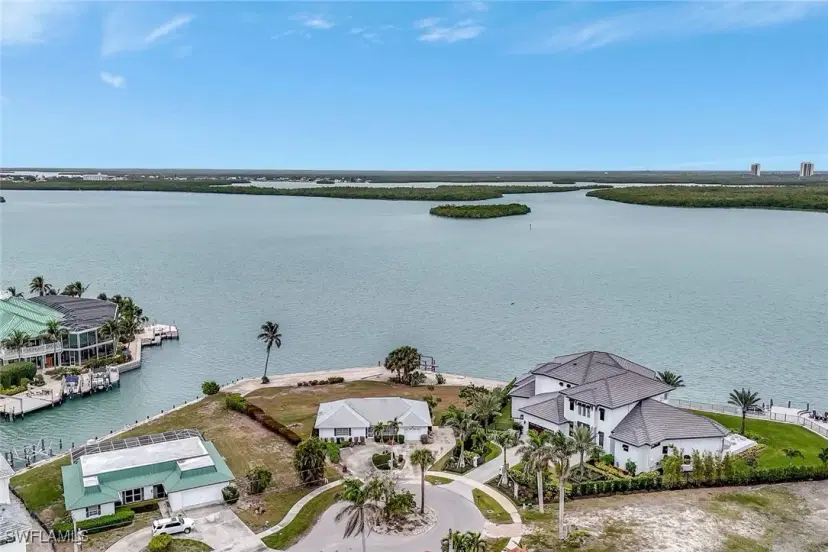 Picture of 980 Iris Ct, Marco Island FL 34145
