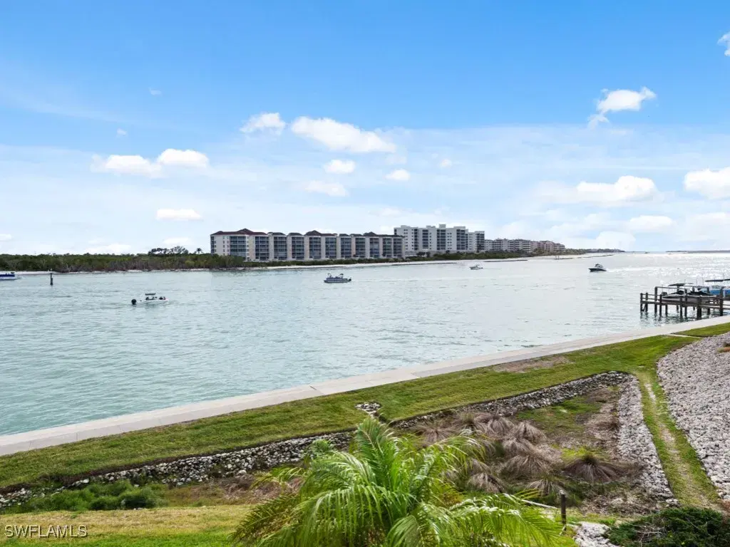 Picture of 110 La Peninsula Blvd 110, Naples, FL 34113
