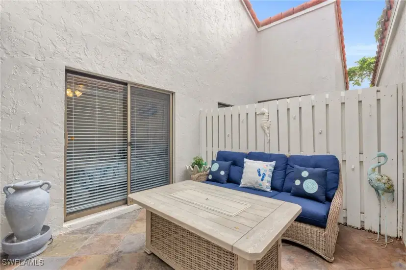 Picture of 833 Reef Point Cir, Naples FL 34108