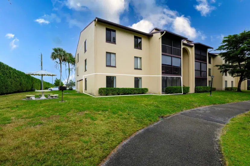 Picture of 616 Sea Pine Way E1, Greenacres FL 33415