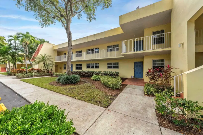 Picture of 400 Oaks Ln 216, Pompano Beach FL 33069