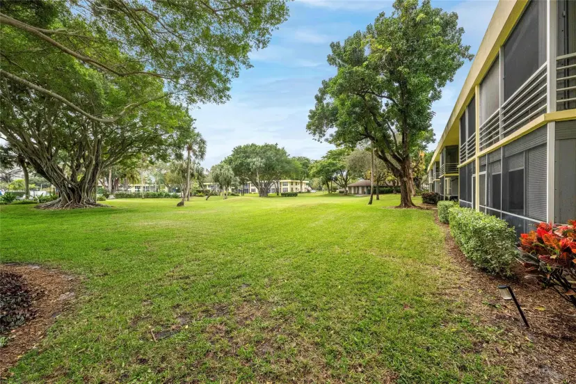 Picture of 400 Oaks Ln 216, Pompano Beach FL 33069