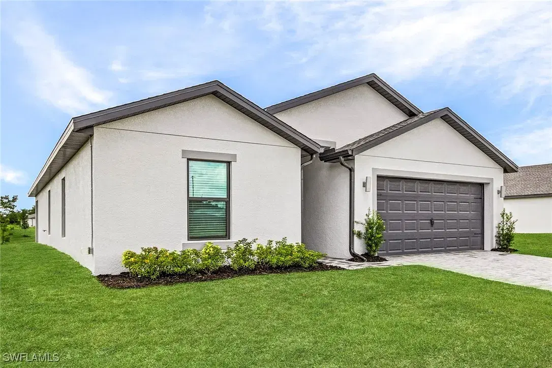 Picture of 835 Gen D Macarthur Ave, Labelle, FL 33935