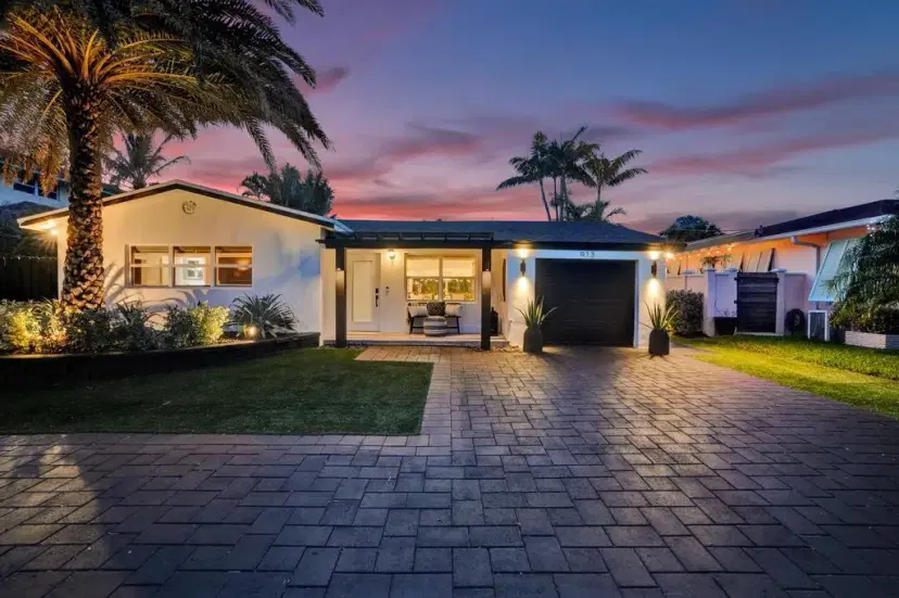 Picture of 913 S Lakeside Place, Lantana FL 33462