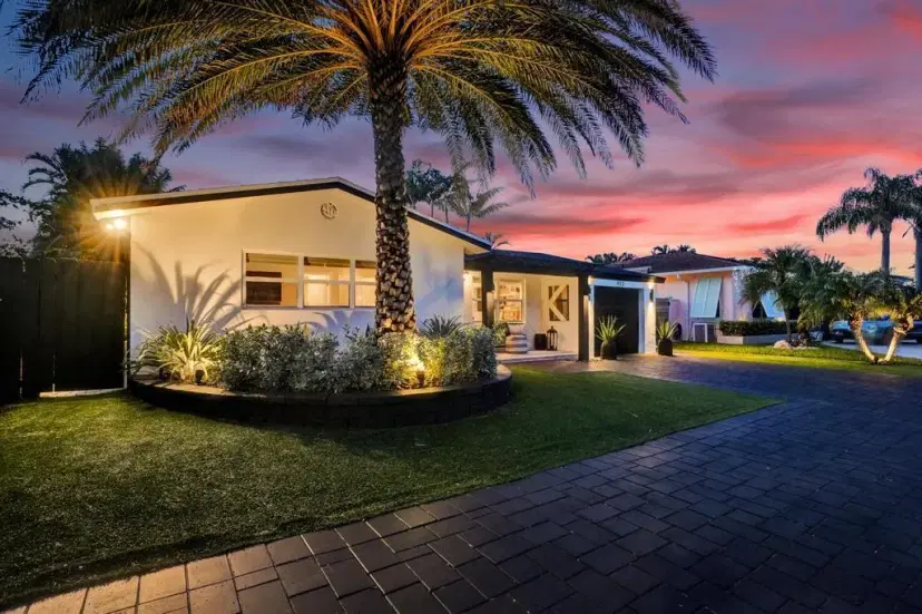 Picture of 913 S Lakeside Place, Lantana FL 33462