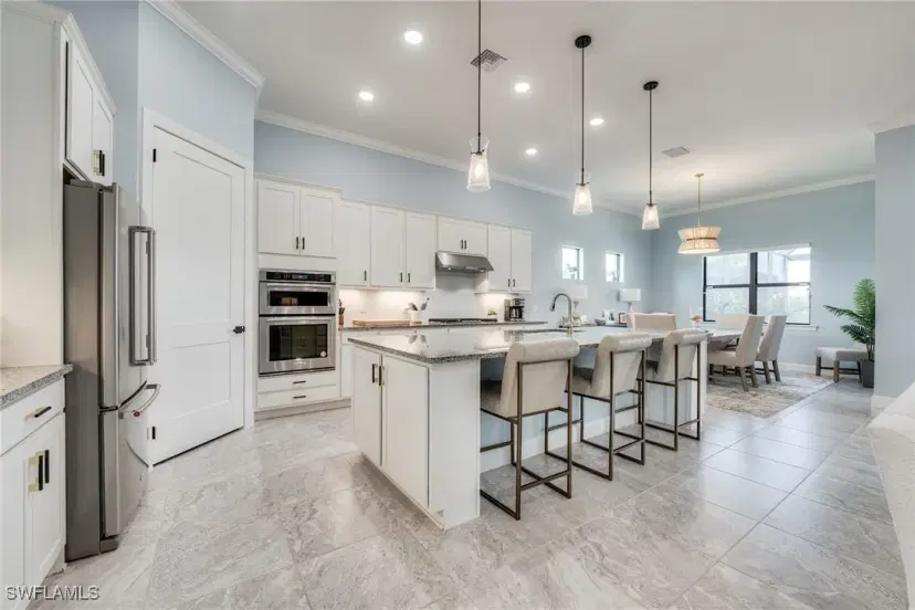 Picture of 9741 Everglades Dr, Naples FL 34120