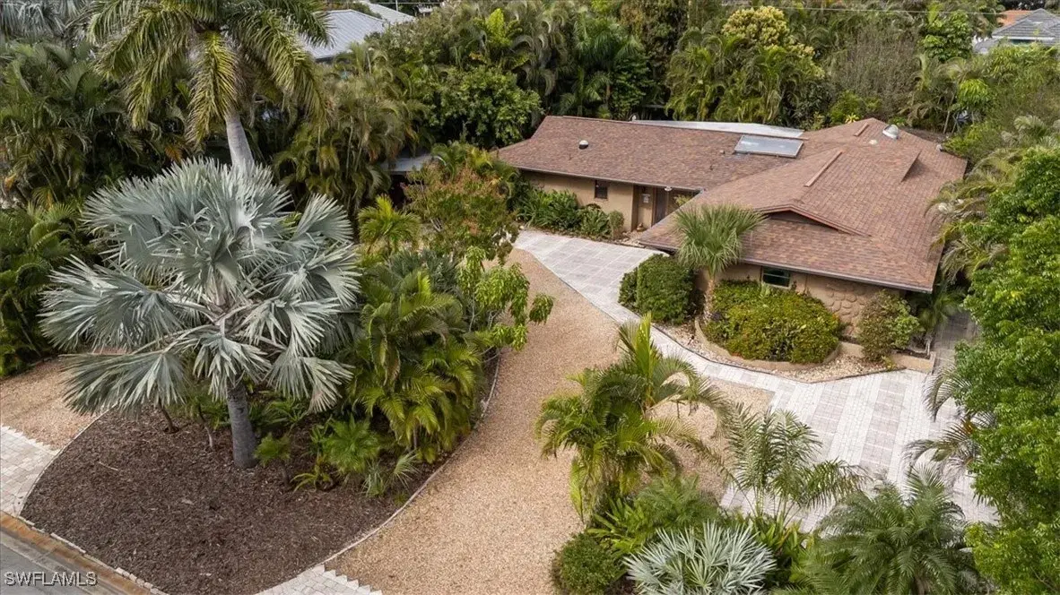 Picture of 699 Binnacle Dr, Naples, FL 34103