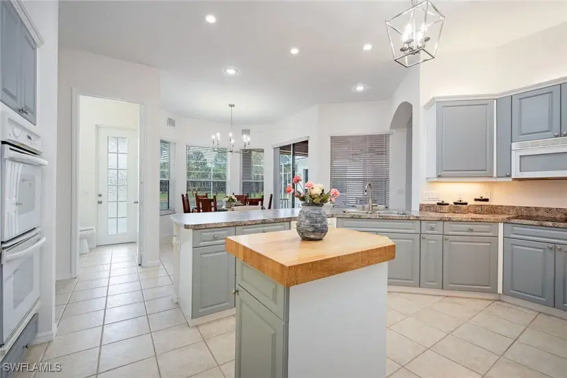 Picture of 775 3Rd St Nw, Naples FL 34120