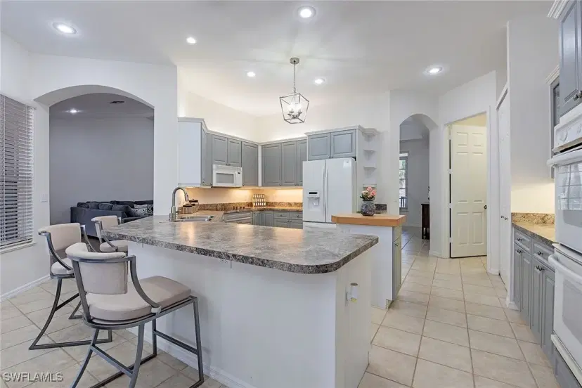 Picture of 775 3Rd St Nw, Naples FL 34120