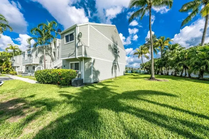 Picture of 3433 NW 44Th Street 201, Lauderdale Lakes FL 33309