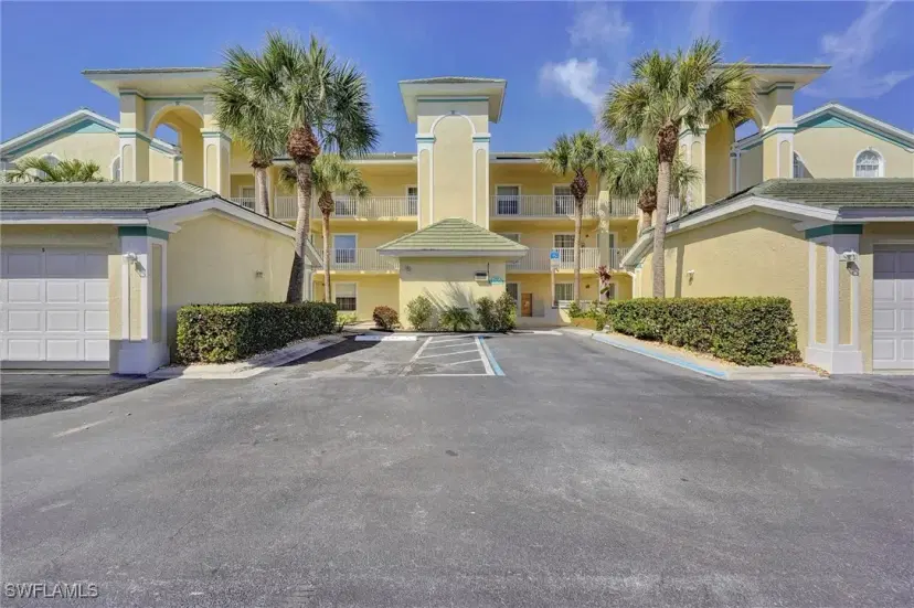 Picture of 15505 Cedarwood Ln 10-201, Naples FL 34110