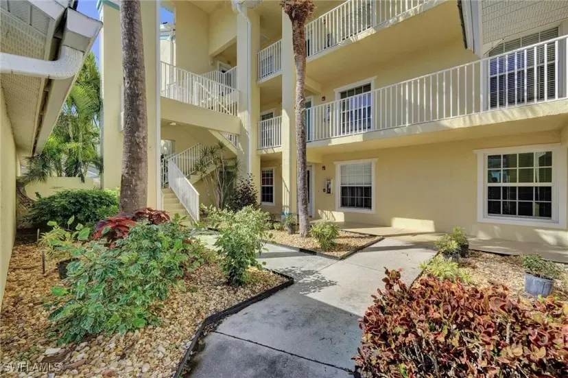 Picture of 15505 Cedarwood Ln 10-201, Naples FL 34110