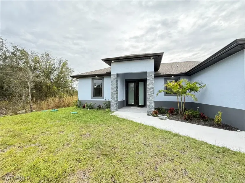 Picture of 550 Lone Star Ln, Lehigh Acres FL 33974