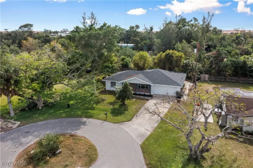 Picture of 930 Entrada Dr N, Fort Myers FL 33919
