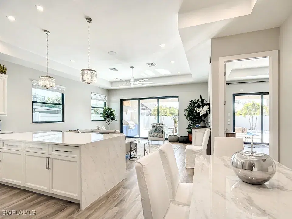 Picture of 828 100Th Ave N, Naples, FL 34108