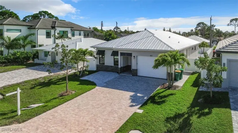 Picture of 828 100Th Ave N, Naples FL 34108