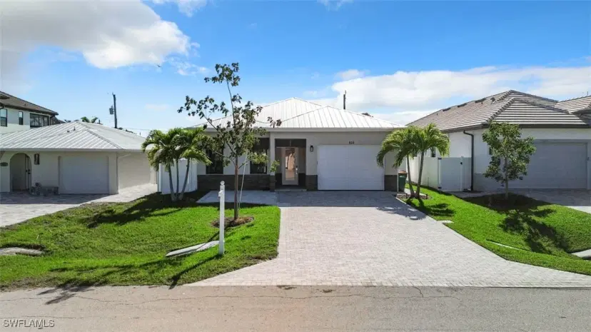Picture of 828 100Th Ave N, Naples FL 34108