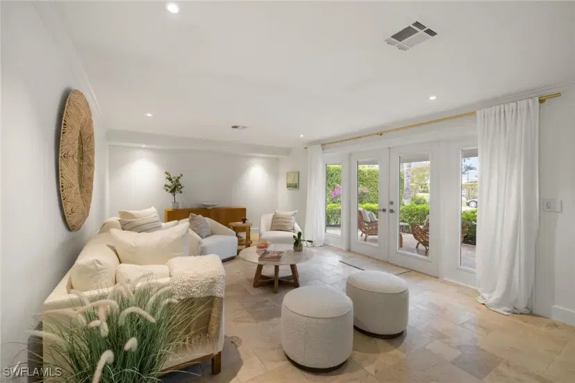 Picture of 320 Putter Point Dr, Naples FL 34103