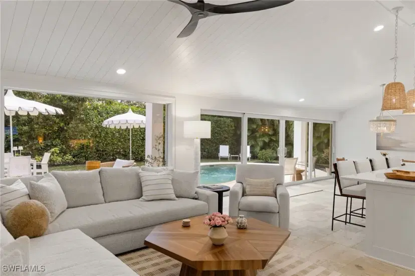 Picture of 320 Putter Point Dr, Naples FL 34103