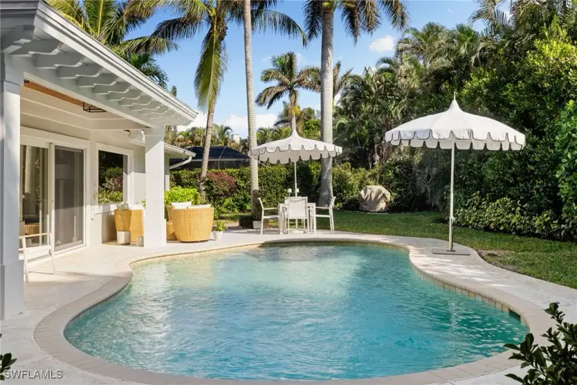 Picture of 320 Putter Point Dr, Naples FL 34103