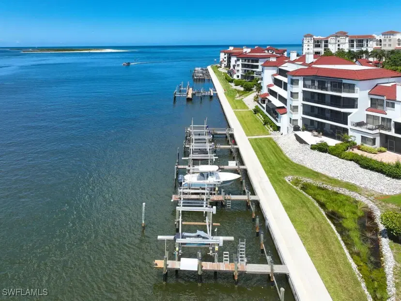 Picture of 324 La Peninsula Blvd 324, Naples FL 34113