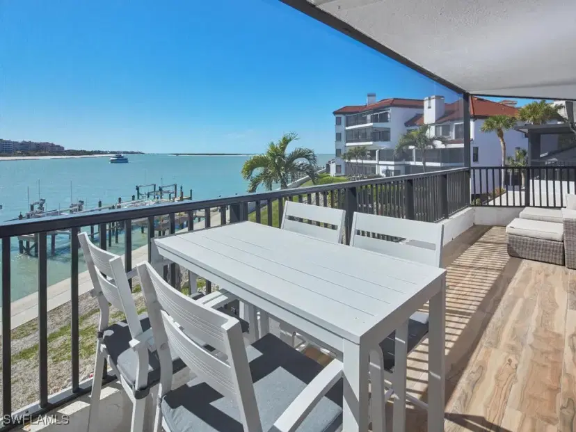 Picture of 324 La Peninsula Blvd 324, Naples FL 34113