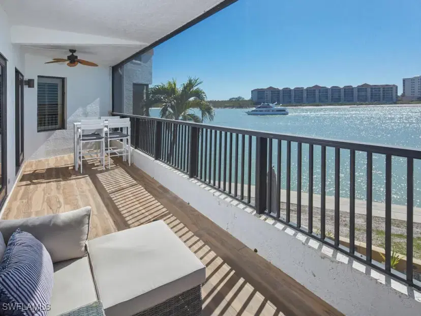 Picture of 324 La Peninsula Blvd 324, Naples FL 34113