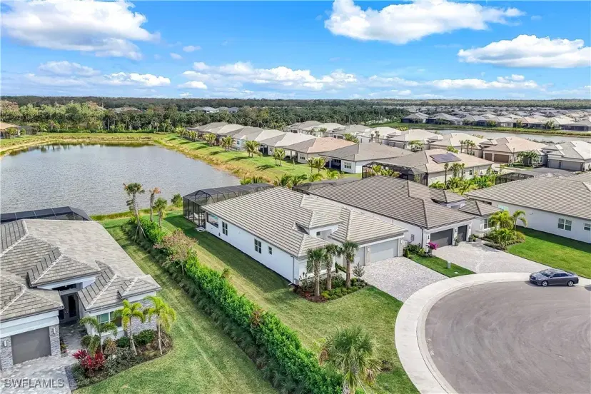 Picture of 12092 Eucalyptus Way, Naples FL 34120