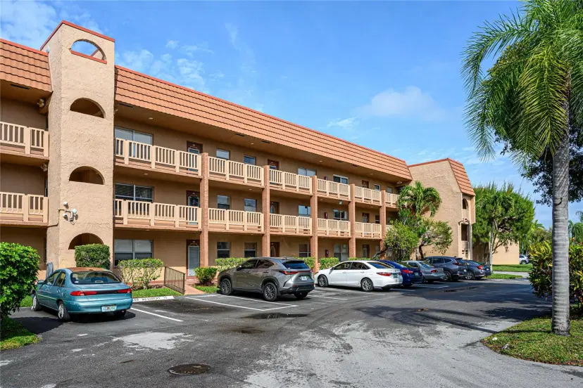 Picture of 9750 Sunrise Lakes Blvd 211, Sunrise FL 33322