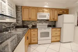Picture of 2121 Collier Ave 406, Fort Myers, FL 33901