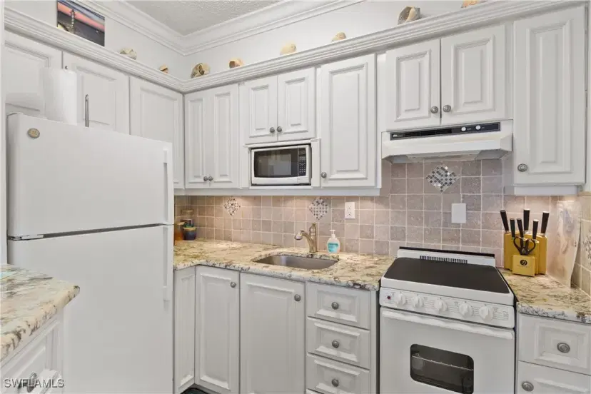 Picture of 167 N Collier Blvd G9, Marco Island FL 34145