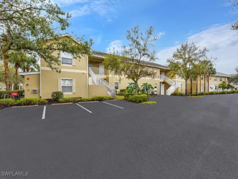 Picture of 12161 Summergate Cir 201, Fort Myers FL 33913