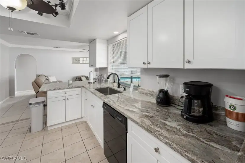Picture of 924 SE 15Th Ter, Cape Coral FL 33990