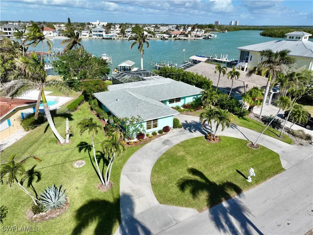 Picture of 5 Pelican St E, Naples, FL 34113
