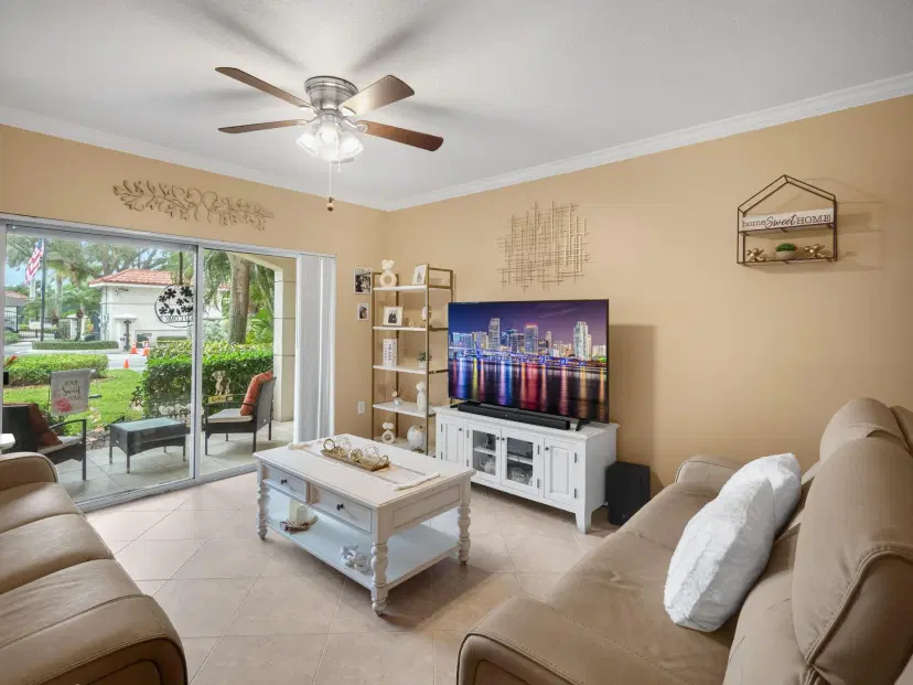Picture of 2105 Tuscany Way 2105, Boynton Beach FL 33435