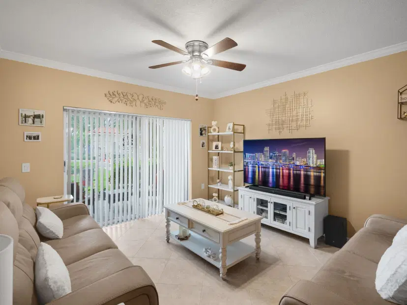 Picture of 2105 Tuscany Way 2105, Boynton Beach FL 33435