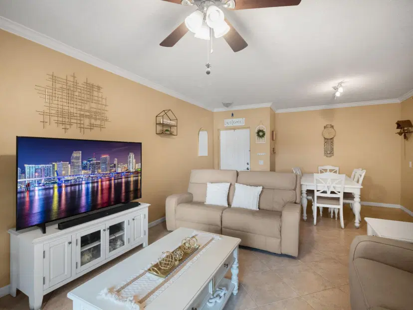 Picture of 2105 Tuscany Way 2105, Boynton Beach FL 33435