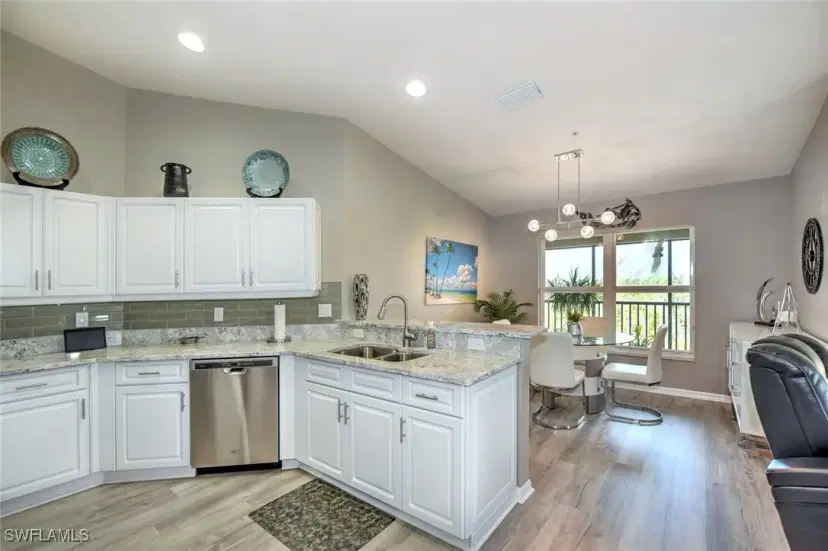 Picture of 10060 Lake Cove Dr 301, Fort Myers FL 33908