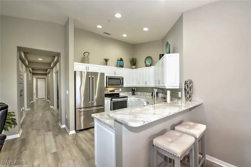 Picture of 10060 Lake Cove Dr 301, Fort Myers FL 33908