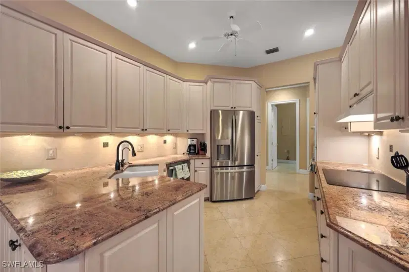 Picture of 660 Via Mezner 4-401, Naples FL 34108